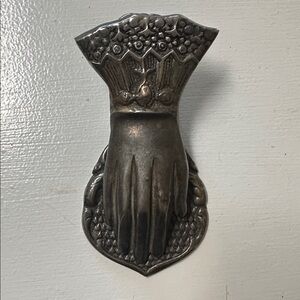 Vintage Metal Hand Clip Silver toned. Great patina.